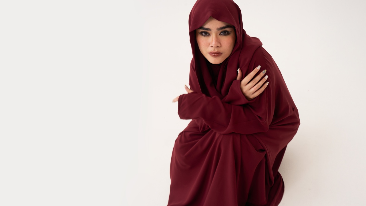 Lirik Lagu 'Diam, Kamu Berisik' yang Jadi Fokus Trek Album Terbaru SIVIA