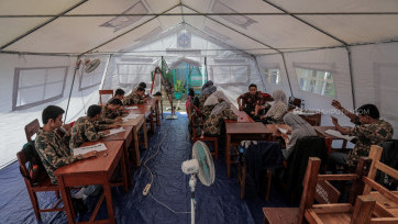 Bangunan Terancam Longsor, Murid Sekolah Khusus Ujian di Tenda Pengungsian