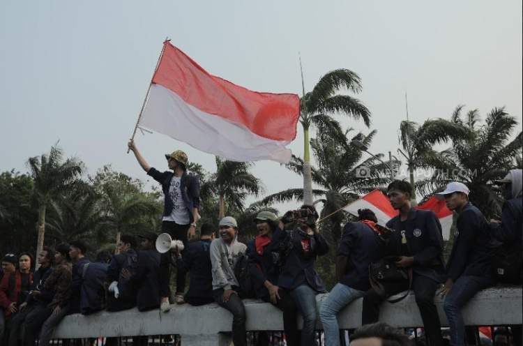 Geruduk DPR, Mahasiswa Tolak Rencana Penggulingan Jokowi dan Tegakkan Khilafah