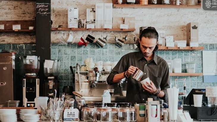Bukan Cuma Kopinya, Ini 4 Tipe Barista yang Perlu Kamu Ketahui