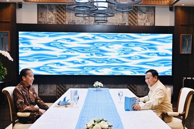 Jokowi Sore Ini Tiba-Tiba Nongol di Istana Kepresidenan, Disambut Enam Paspampres Berbaju Biru