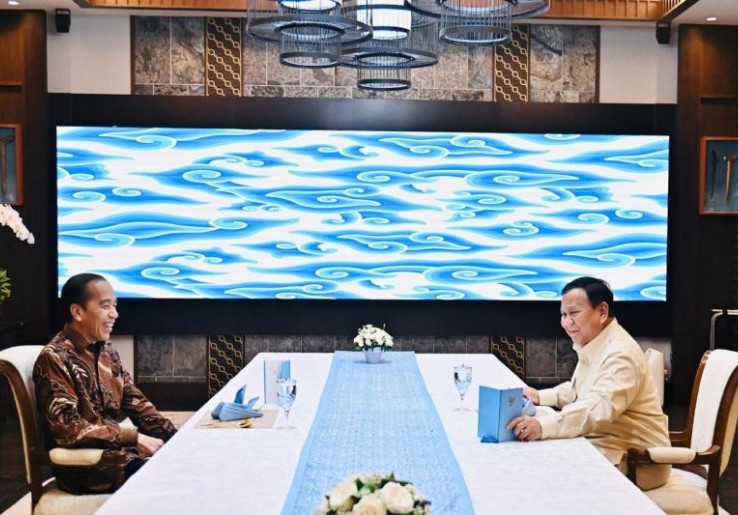 Jokowi Sore Ini Tiba-Tiba Nongol di Istana Kepresidenan, Disambut Enam Paspampres Berbaju Biru