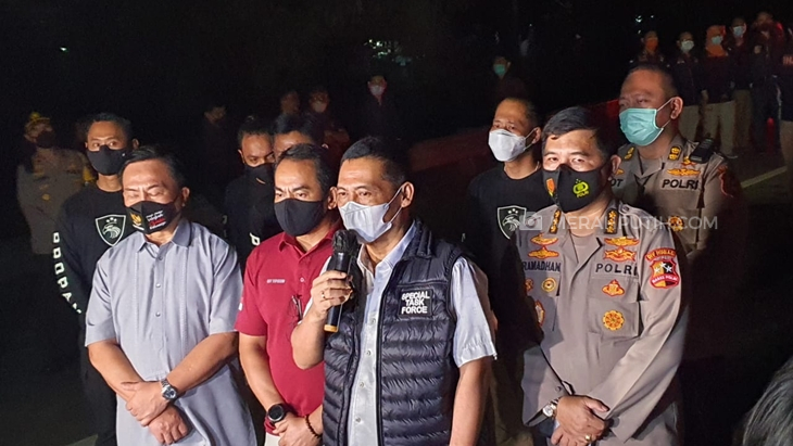 Rekonstruksi Penyerangan Pengawal Rizieq, Polisi Temukan Senjata Api dan Samurai