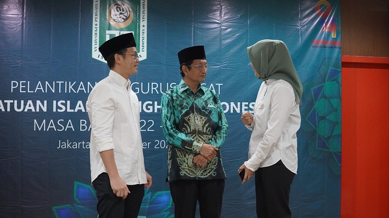  Imam Besar Masjid Istiqlal, Kiai Nasaruddin Umar. (Tengah)