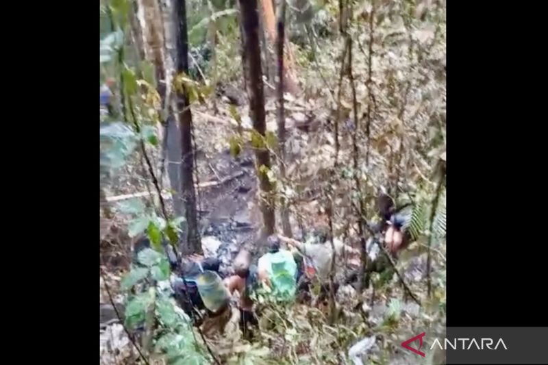 Korban Helikopter Jatuh di Kalimantan Selatan Dibawa ke RS Bhayangkara Lewat Jalur Darat