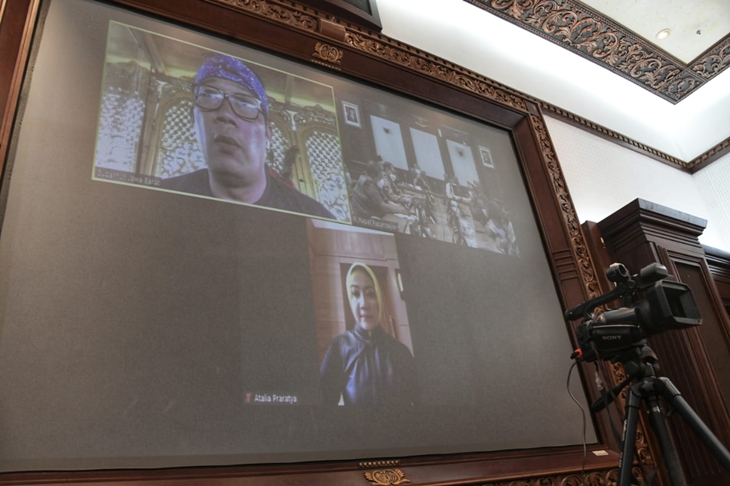 Gubernur Jabar Ridwan Kamil saat mengikuti rakor persiapan Gernas BBI Jabar secara virtual. (Foto: MP/Humas Jabar)