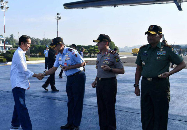 Sneakers Jokowi Saat Kunker ke Tasikmalaya Dibahas Netizen