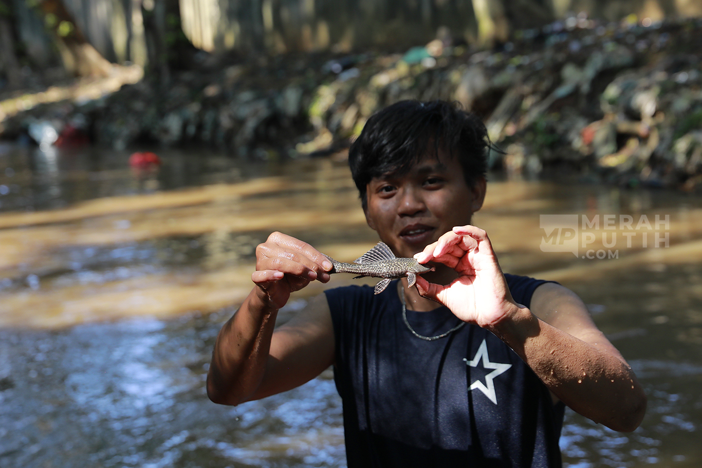 Perburuan Ikan Sapu-sapu di Sungai Ciliwung: Mengatasi Spesies Invasif di Jakarta