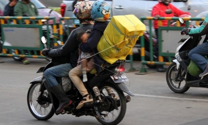 Ilustrasi Pemudik sepeda motor melintas meninggalkan Jakarta, DOK (ANTARA FOTO/Risky Andrianto/foc/17.)