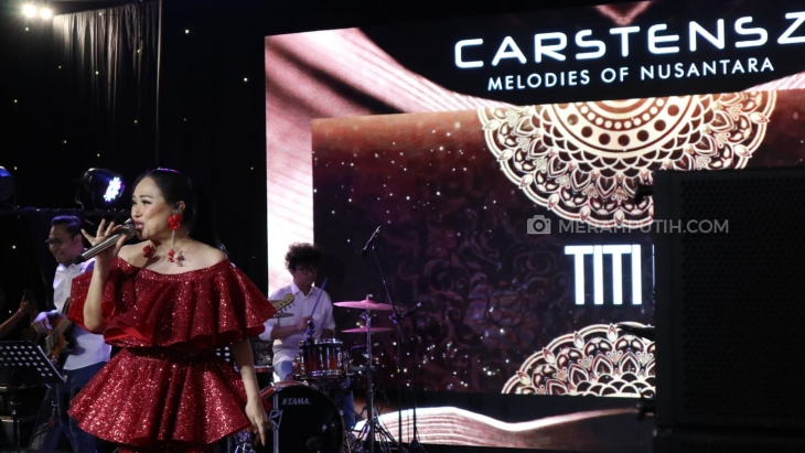 Titi DJ Bawakan Lagu Terbaru Secara Perdana di Carstensz Mall