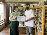 Bams eks Samsons dan Ibunda Bagikan Bantuan untuk UMKM di Bali
