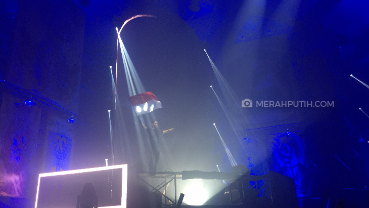 Martin Garrix Kibarkan Merah Putih di Invasion 2017