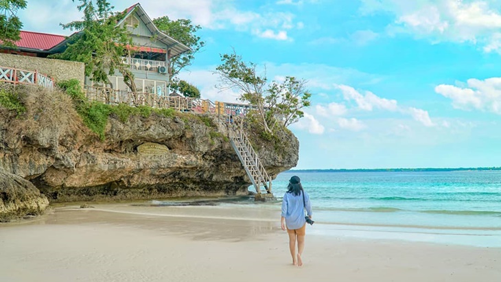 Pasir Putih nan Lembut dan Perahu Pinisi di Tanjung Bira