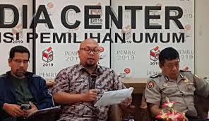 Ilham Saputra bersama polisi