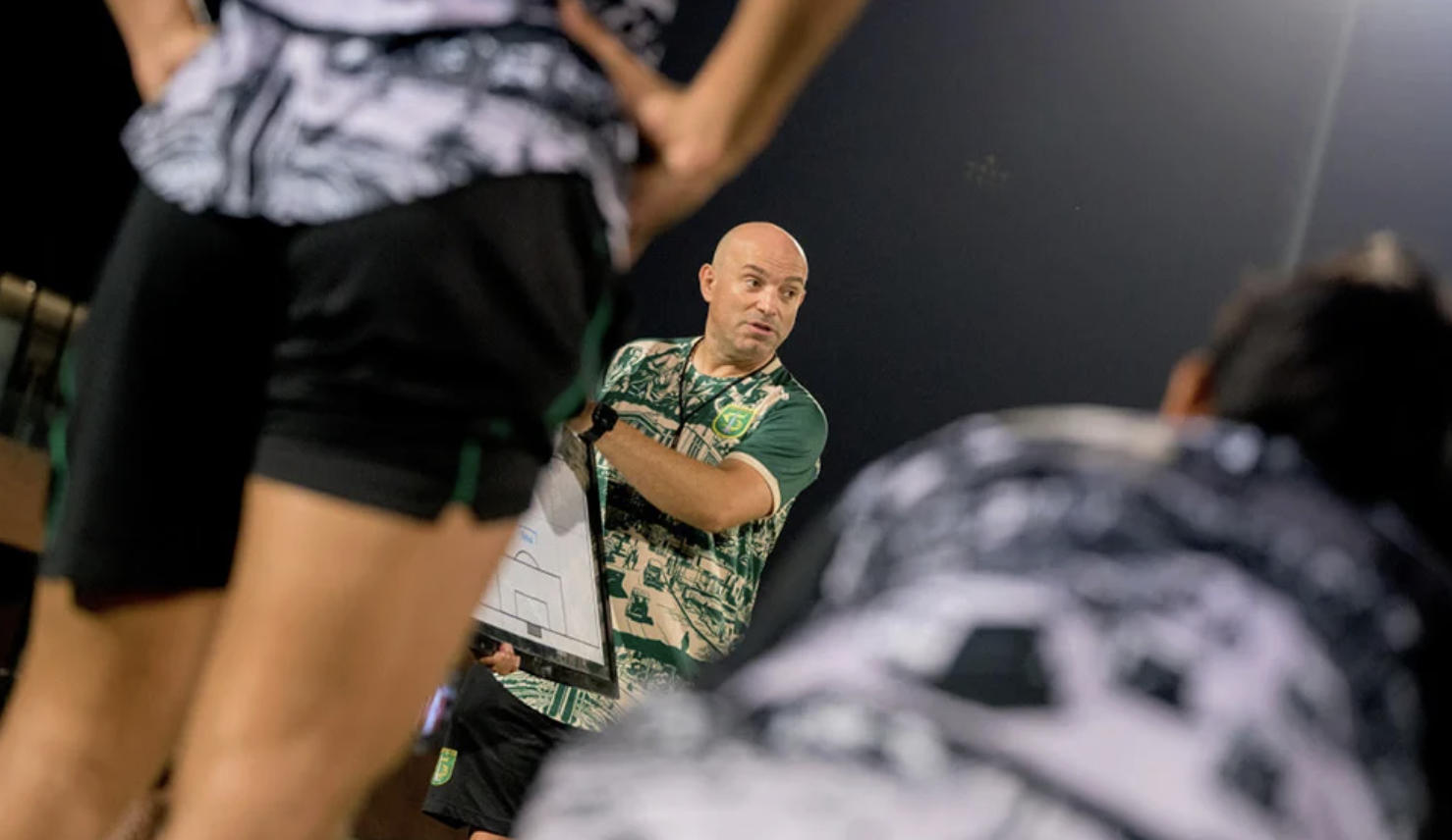 Bukan Cuma Bhayangkara FC, Bernardo Tavares Waspadai 2 Hal Ini Jelang Debut Persebaya di Super League 2026/2027