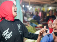 Dialog Cair Atikoh Ganjar dengan Warga di Pasar Baru Probolinggo