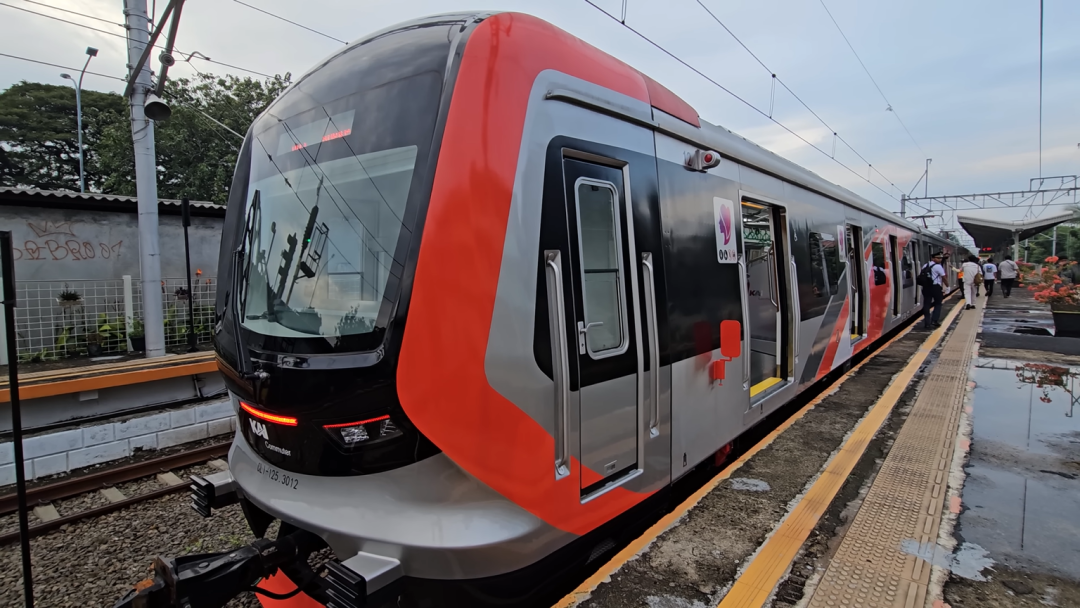 KAI Resmi Operasikan KRL Baru CLI-125, Pengguna Mengaku Berasa Naik MRT Jakarta