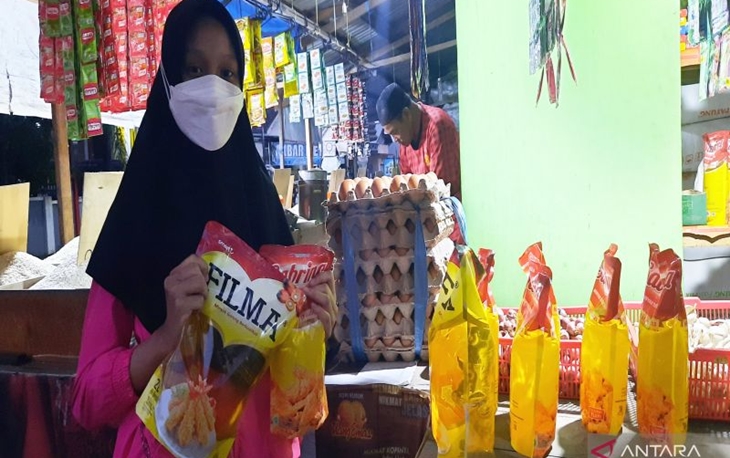 Pasar Kebanjiran Minyak Goreng dengan Harga Tinggi