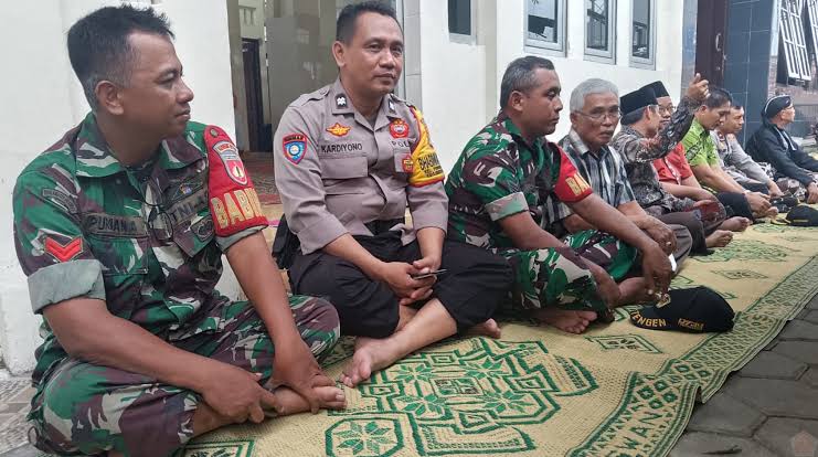 Babinsa, Anggota TNI Penjaga Keamanan di Akar Rumput