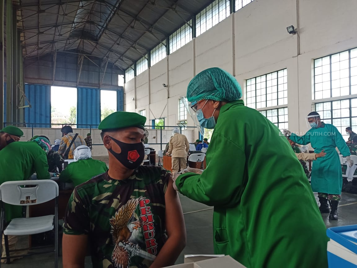 Vaksinasi 1.695 Anggota TNI Soloraya, Mabes TNI Kerahkan 112 Nakes