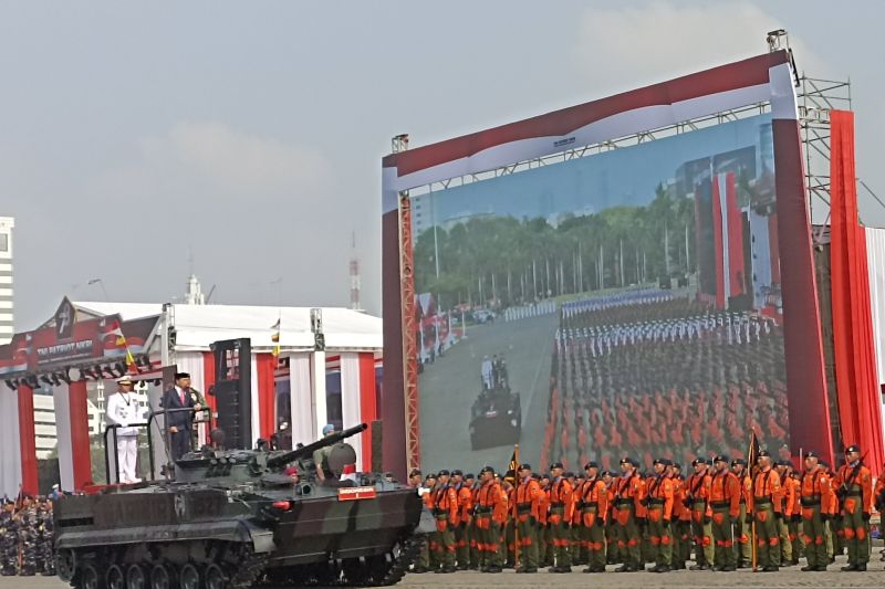 Presiden Jokowi Pimpin Upacara HUT ke-78 TNI di Monas