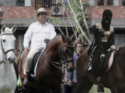 Foto Kocak Awkarin dalam Video Klip Terbarunya Bikin Kamu Ngakak
