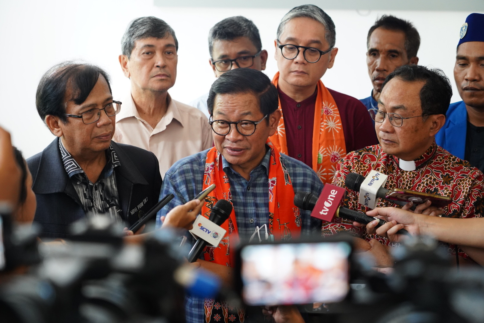 Terinspirasi Prabowo, Cagub Pramono Janji Tebus Ijazah Siswa Miskin yang Ditahan 