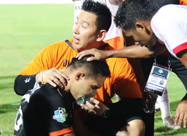 Sempat Terkapar Dikepung Asap Flare Pendukung Bali United, Begini Kondisi Kiper Persija