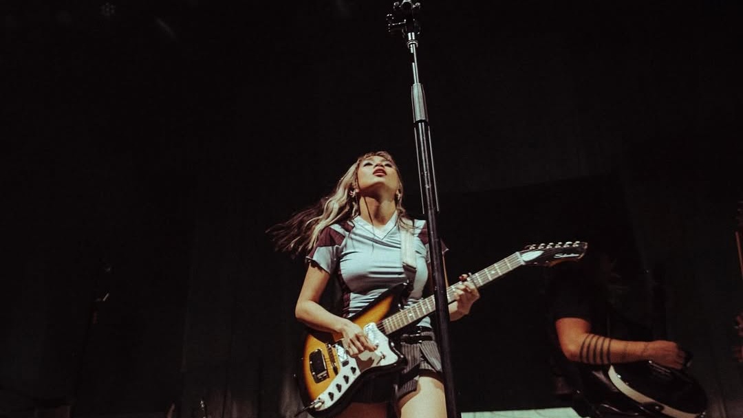 NIKI Hadirkan Reality Club dan Sarah Kinsley dalam Jadwal Tur Terbaru