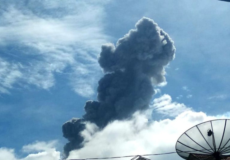 Bandara Internasional Minangkabau Ditutup Akibat Sebaran Abu Vulkanik Marapi
