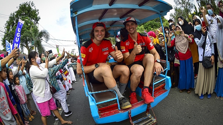 Serunya MXGP Indonesia, Para Crosser Diajak Keliling Naik Delman