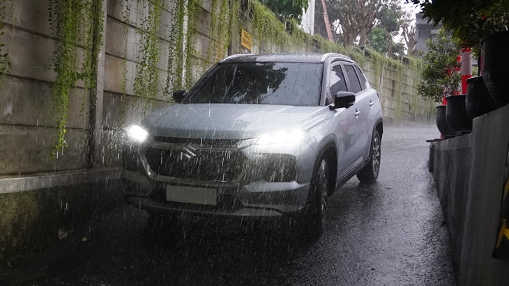 3 Fitur Tangguh Suzuki Grand Vitara untuk Terabas Hujan, Lebih Aman dan Nyaman