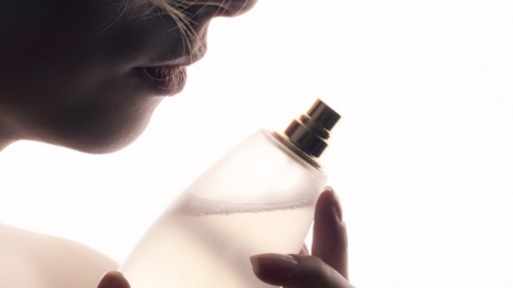 Cara Mengawetkan Parfum di Badan
