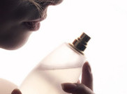 Cara Mengawetkan Parfum di Badan