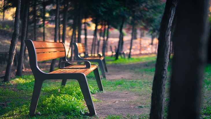 Hostile Architecture, Alasan Kenapa Bangku Di Ruang Publik Tidak Nyaman ...