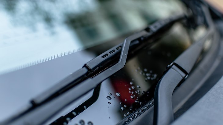 Jangan Angkat Wiper Mobil Kalau Parkir