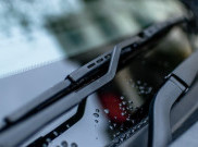 Jangan Angkat Wiper Mobil Kalau Parkir