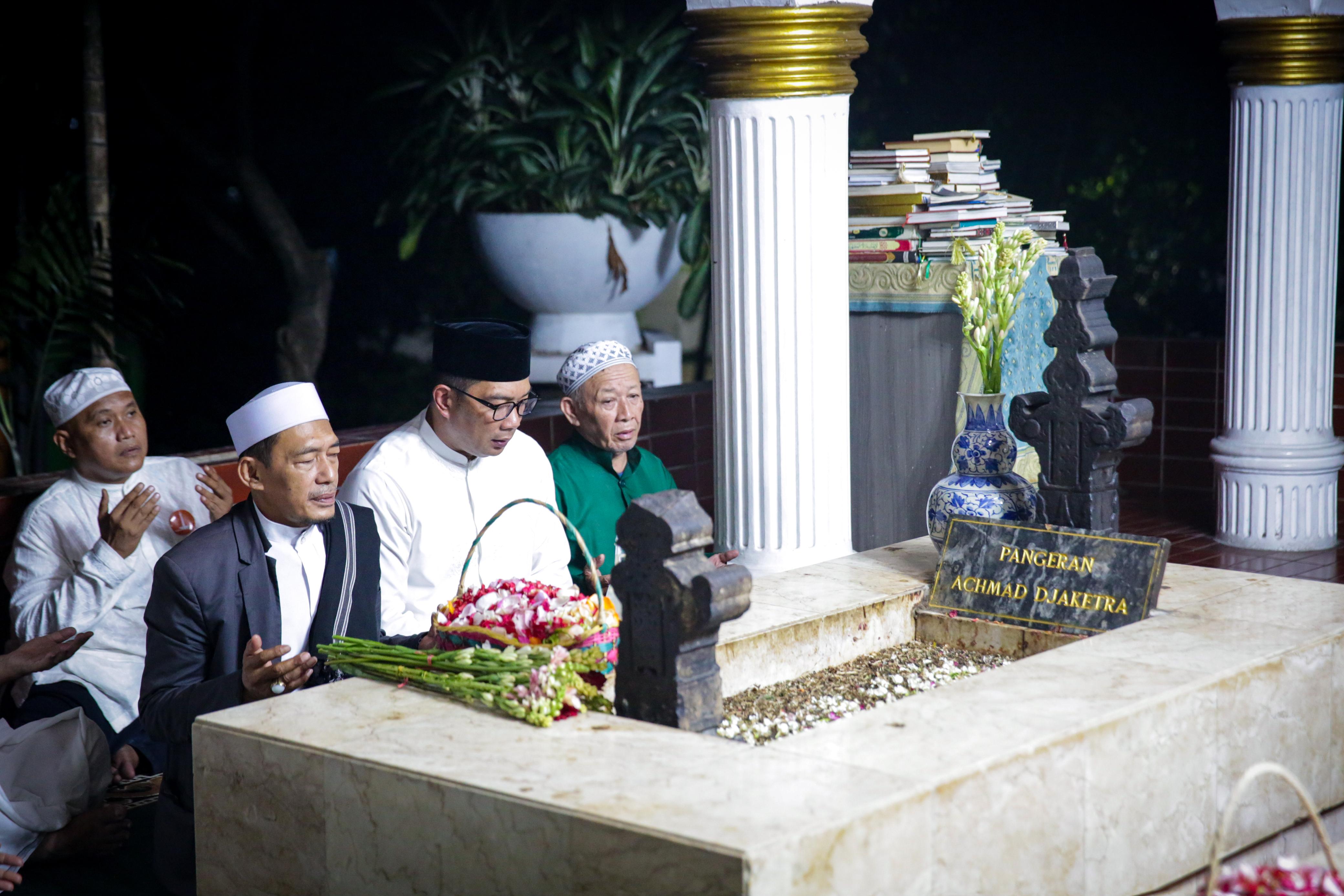 Ziarah hingga Sungkem Ibunda, Kegiatan RK sebelum Nyoblos di Bandung