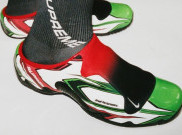 Kolaborasi enggak Biasa Nike x Supreme dalam 'Clogposite' 