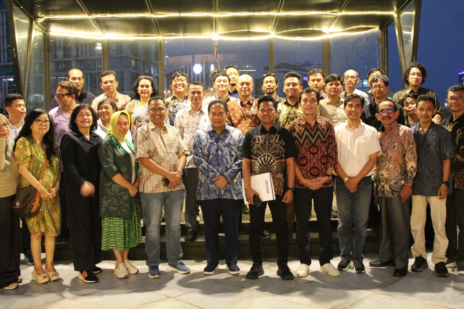 PERADI dan Iwakum Teken MoU, Perkuat Advokasi Wartawan dan Penegakan Hukum