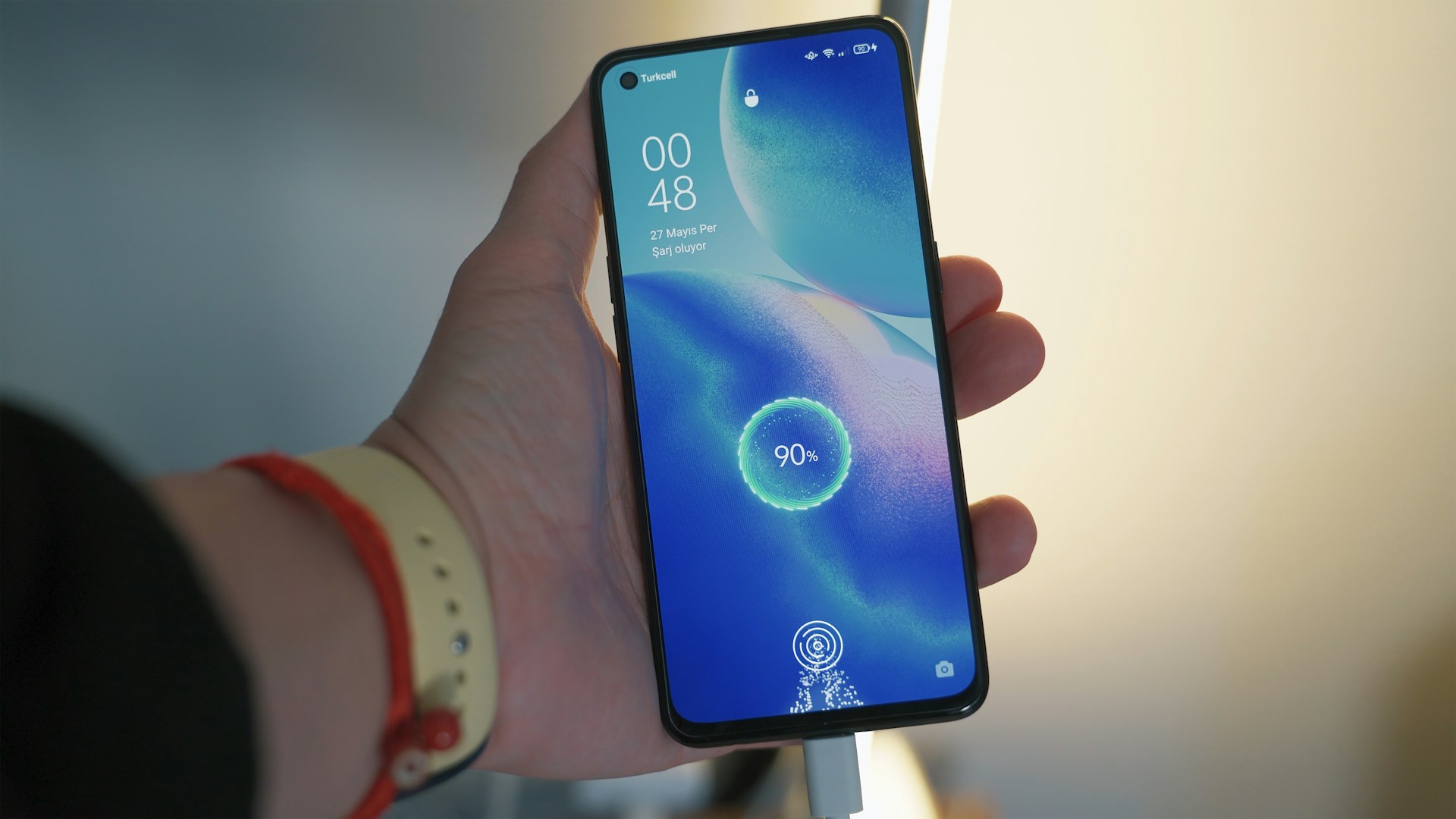 Adaptor 120W Milik OPPO Bisa Cas 2 Perangkat Sekaligus
