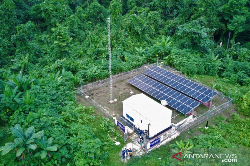 Instalasi pembangkit listrik tenaga surya. (ANTARA/HO-PLN)