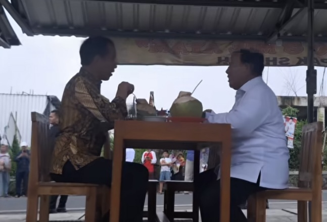 Terungkap Isi Obrolan Jokowi dengan Prabowo Saat Makan Bakso Bersama di Pinggir Jalan