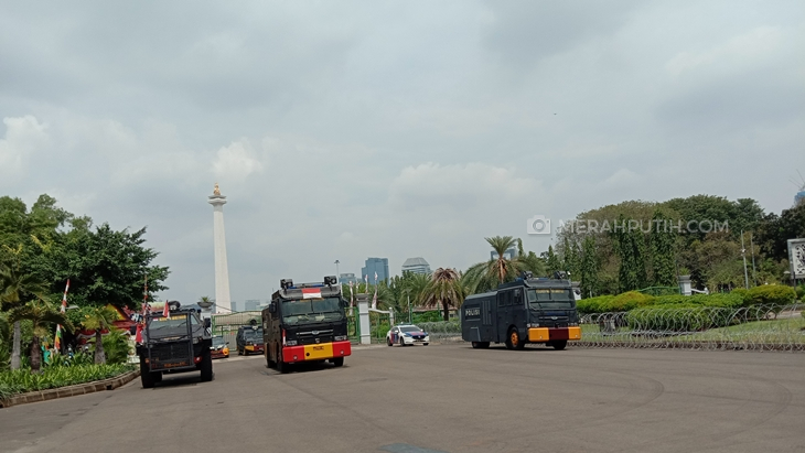 Suasana di depan kompleks Istana Presiden, Jalan Merdeka Utara, Jakarta Pusat, jelang peringatan HUT RI ke-75. (Foto: MP/Asropih)
