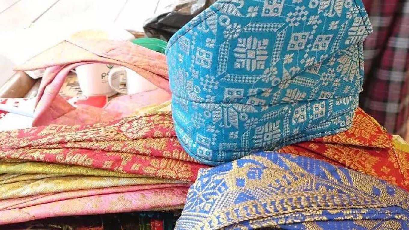 Tanjak Riau, Penutup Kepala Penunjuk Strata Sosial