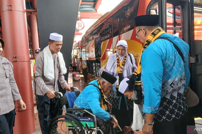 Jamaah Mulai Tiba di Indonesia, Bandara Soetta Larang Penjemputan Haji di Terminal 2F