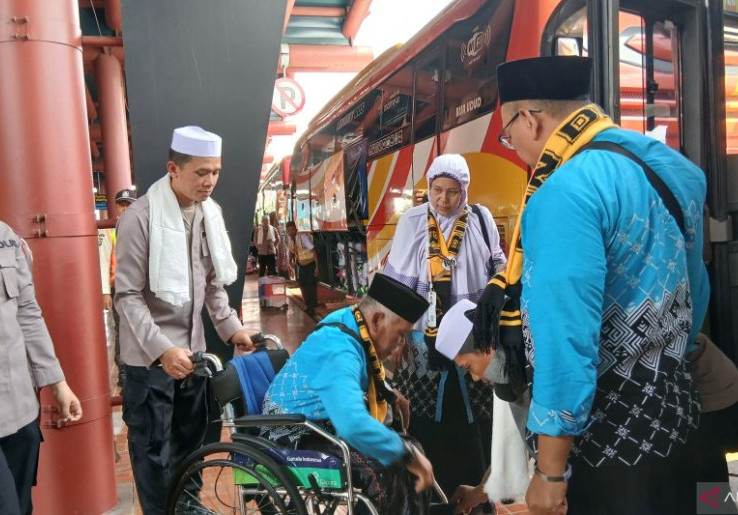 Jamaah Mulai Tiba di Indonesia, Bandara Soetta Larang Penjemputan Haji di Terminal 2F
