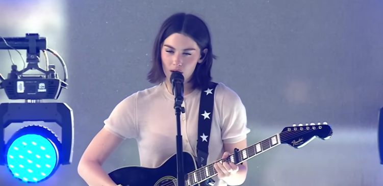 Lirik Lagu That's So True Gracie Abrams: Angkat Kisah Hubungan yang Penuh Emosional