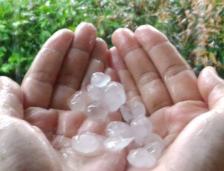 Hujan Es Hebohkan Warga Kotawaringin Timur 