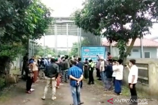 Jamaah Bahar Smith Geruduk Lapas Gunung Sindur, Kalapas Tegaskan Belum Boleh Dijenguk